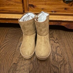 Brand New Girls Boots  Size 13/1! NWT!